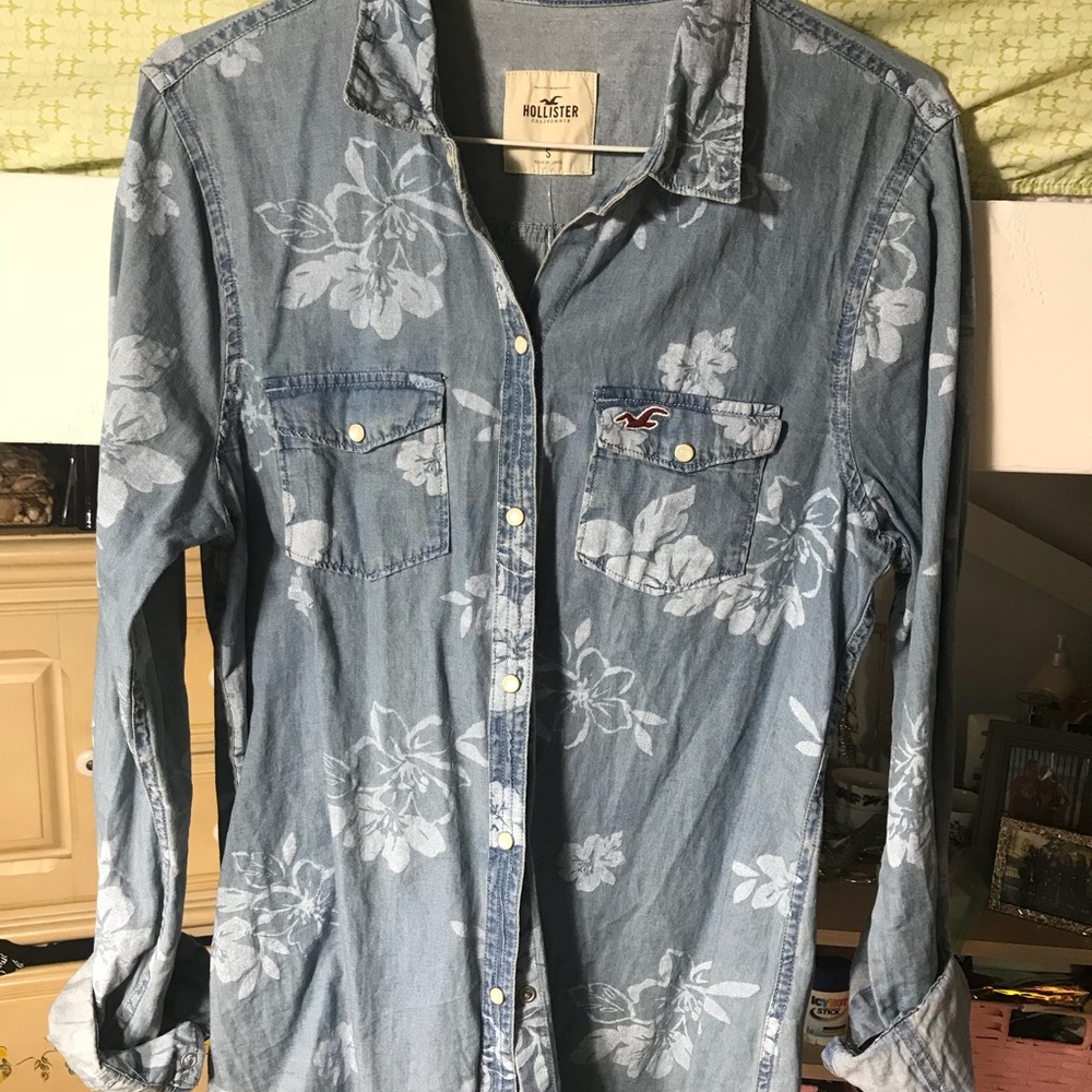 NEW Hollister Floral Button Up